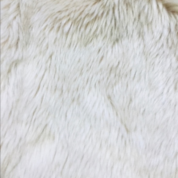 ⭐️ “OUR GENERATION” ⭐️ WINTER FAUX FUR VEST ⭐️ - Picture 2 of 3
